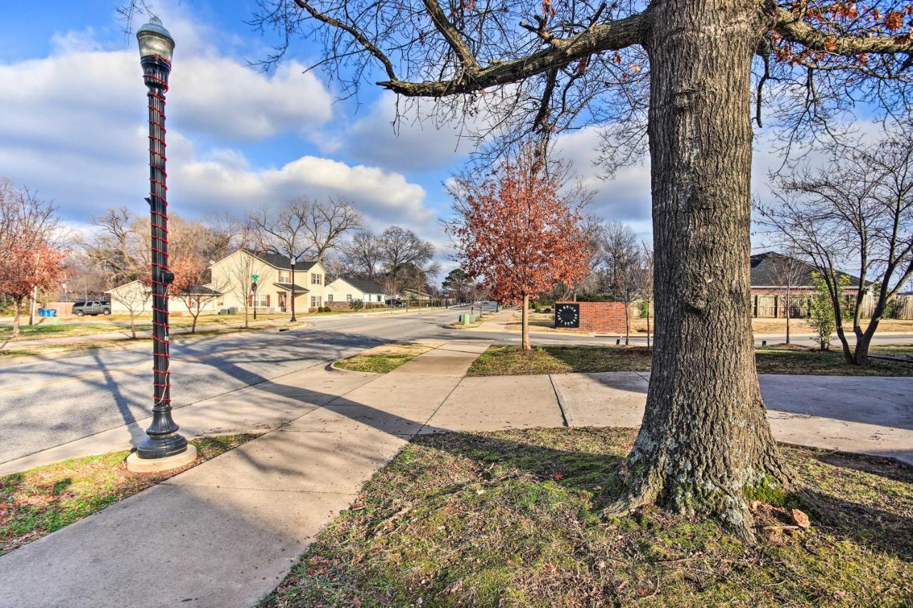 Home Grassy Yard, Walk To Bentonville Square ภายนอก รูปภาพ