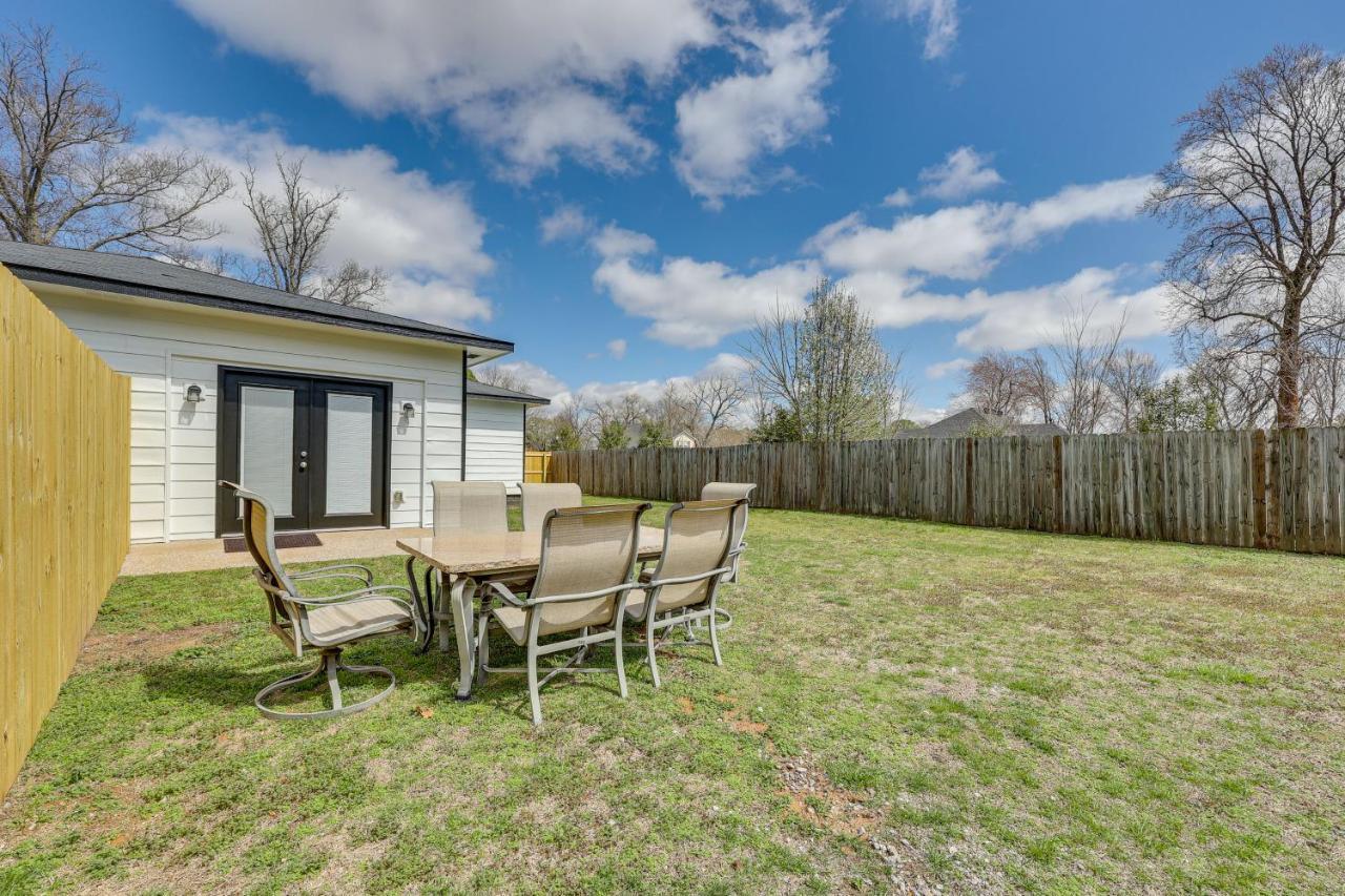 Home Grassy Yard, Walk To Bentonville Square ภายนอก รูปภาพ